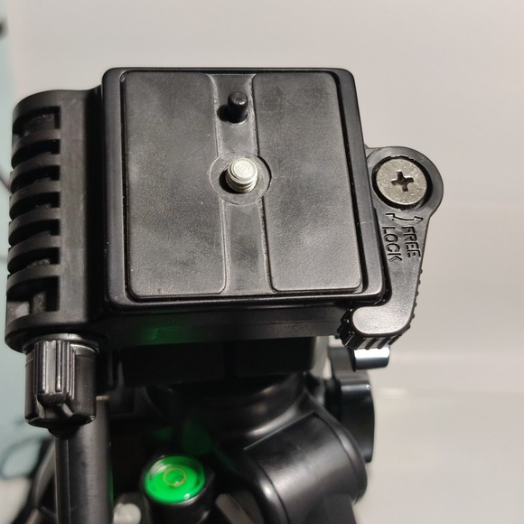 Velbon DF-40 Deluxe Lightweight Dual Function Tripod for photo and Video Cameras - Picture 2 of 4